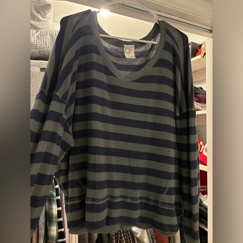 Aerie waffle shirt with thumb holes
